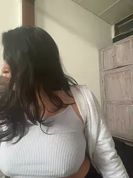 EmilyNoir1 online show from 07/04/26, 05:52