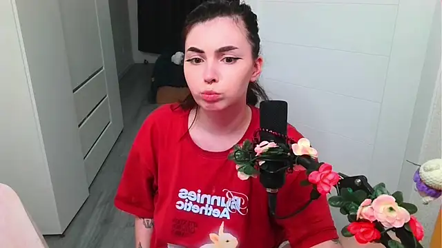 Snapshot of peachyness chatting on 04/26/26, 03:10 peachyness online show from 04/26/26, 03:10