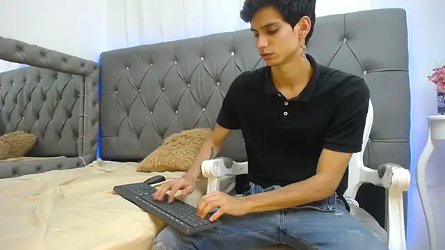 Sebalexis7 online show from 10/05/25, 03:16