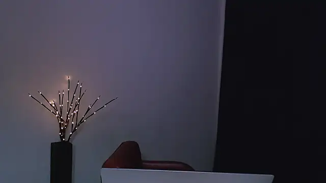 Snapshot of Lia_noo_regrets chatting on 12/22/25, 05:32 Lia noo regrets online show from 12/22/25, 05:32