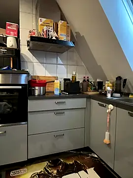 Snapshot of SweetTeenGirl chatting on 10/08/25, 12:03 SweetTeenGirl online show from 10/08/25, 12:03