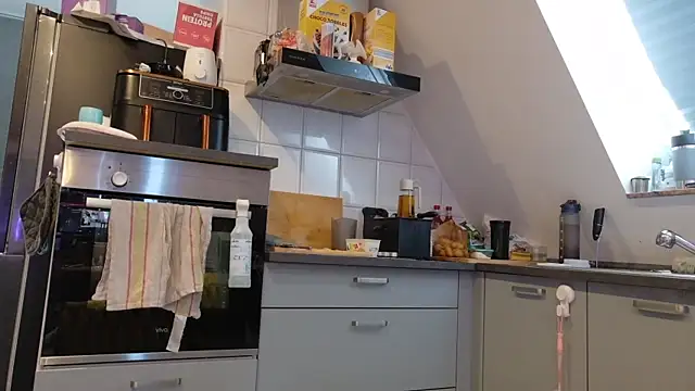 Snapshot of SweetTeenGirl chatting on 10/10/25, 10:14 SweetTeenGirl online show from 10/10/25, 10:14