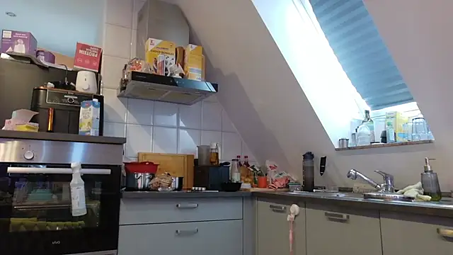 Snapshot of SweetTeenGirl chatting on 10/16/25, 09:43 SweetTeenGirl online show from 10/16/25, 09:43