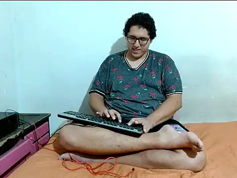 Snapshot of MeisanPaul chatting on 10/28/25, 02:37 MeisanPaul online show from 10/28/25, 02:37