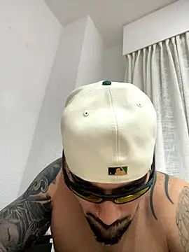 Snapshot of penebunny chatting on 12/15/25, 04:39 penebunny online show from 12/15/25, 04:39