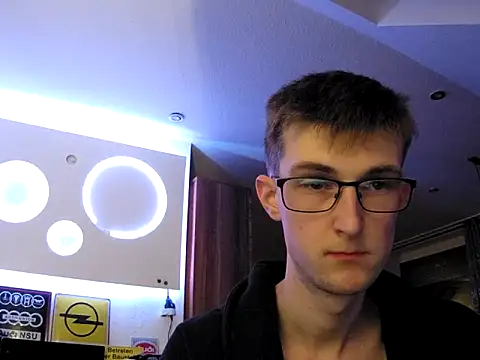 Snapshot of yourhengst chatting on 10/19/25, 06:19 yourhengst online show from 10/19/25, 06:19