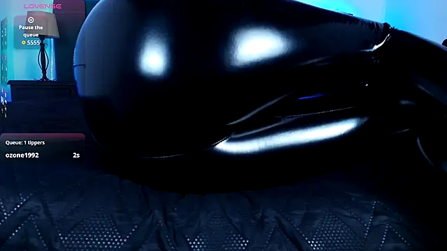 Snapshot of Alisse_Moore chatting on 10/04/25, 12:36 Alisse Moore online show from 10/04/25, 12:36