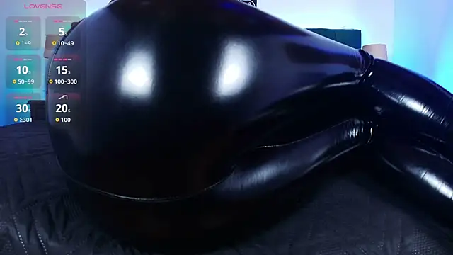 Snapshot of Alisse_Moore chatting on 10/10/25, 12:48 Alisse Moore online show from 10/10/25, 12:48