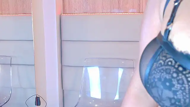 LanaRozz online show from 09/18/25, 08:00