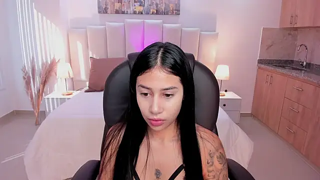 Snapshot of miranda_crawfor chatting on 09/13/25, 12:49 miranda crawfor online show from 09/13/25, 12:49