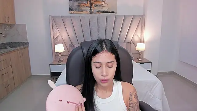 Snapshot of miranda_crawfor chatting on 10/15/25, 11:54 miranda crawfor online show from 10/15/25, 11:54