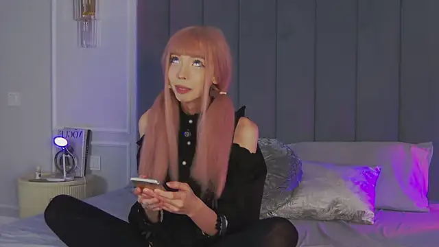 Evelyn Neal online show from 10/08/25, 04:26