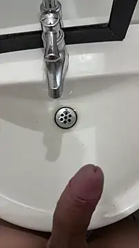 Snapshot of AndyRico18 chatting on 12/18/25, 07:47 AndyRico18 online show from 12/18/25, 07:47