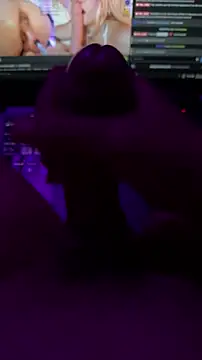 Snapshot of AndyRico18 chatting on 12/22/25, 03:42 AndyRico18 online show from 12/22/25, 03:42