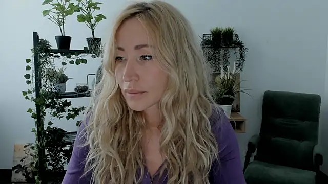 Snapshot of AstraMonroe chatting on 03/14/26, 10:10 AstraMonroe online show from 03/14/26, 10:10