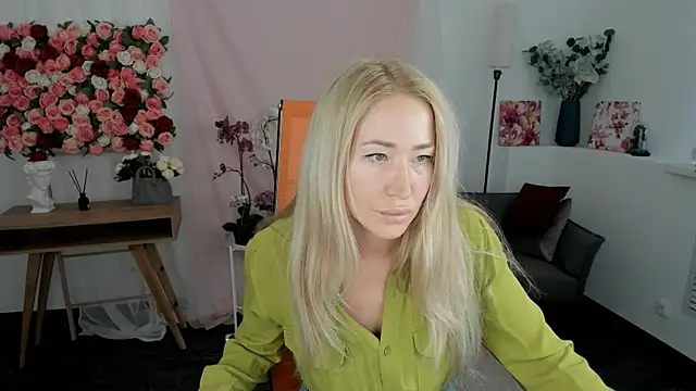 Snapshot of AstraMonroe chatting on 04/01/26, 01:50 AstraMonroe online show from 04/01/26, 01:50