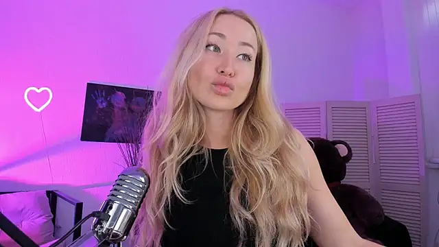 Snapshot of AstraMonroe chatting on 04/08/26, 01:00 AstraMonroe online show from 04/08/26, 01:00