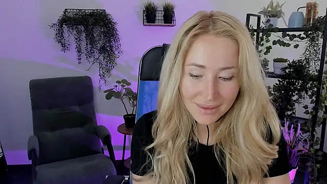 Snapshot of AstraMonroe chatting on 04/09/26, 06:19 AstraMonroe online show from 04/09/26, 06:19