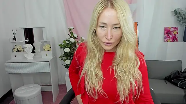 Snapshot of AstraMonroe chatting on 04/19/26, 07:18 AstraMonroe online show from 04/19/26, 07:18