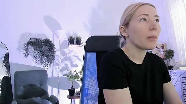 AstraMonroe online show from 06/05/26, 07:25