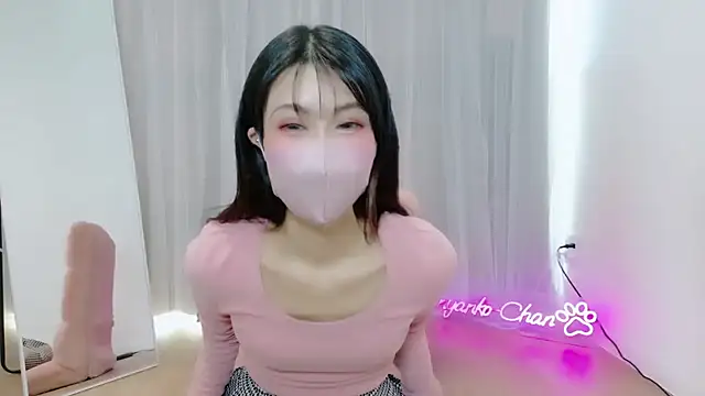 -Nyanko-chan- online show from 12/18/25, 12:17