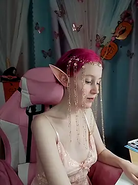 Snapshot of Fuzzy_Unicorn chatting on 10/27/25, 07:18 Fuzzy Unicorn online show from 10/27/25, 07:18