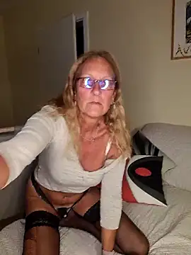 HotWifeLyn68 online show from 09/29/25, 07:51