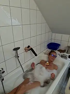 HotWifeLyn68 online show from 03/25/26, 12:00