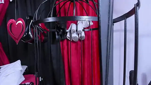 Snapshot of LiliThara chatting on 02/14/26, 06:43 LiliThara online show from 02/14/26, 06:43