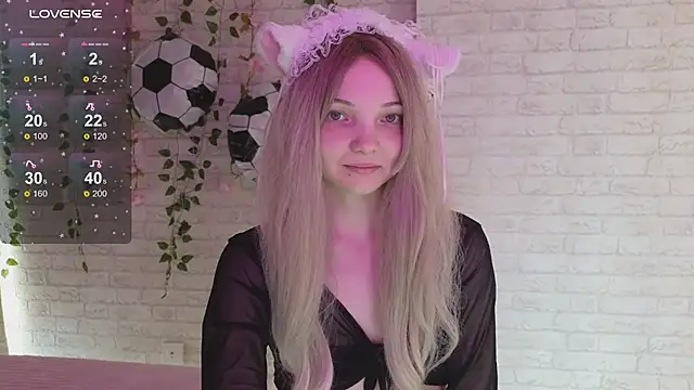 Snapshot of AnimeAlica18 chatting on 07/10/26, 03:44 AnimeAlica18 online show from 07/10/26, 03:44