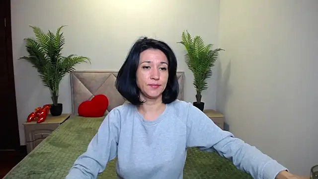 Snapshot of CameronEnns chatting on 10/09/25, 06:22 CameronEnns online show from 10/09/25, 06:22