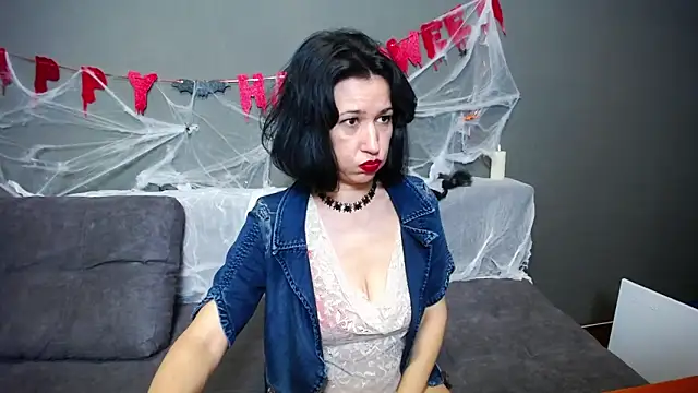 Snapshot of CameronEnns chatting on 10/25/25, 06:21 CameronEnns online show from 10/25/25, 06:21