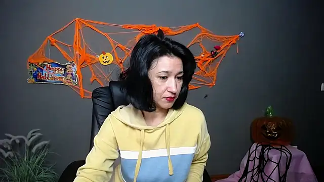 Snapshot of CameronEnns chatting on 11/01/25, 07:21 CameronEnns online show from 11/01/25, 07:21