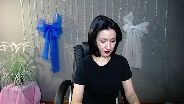 Snapshot of CameronEnns chatting on 12/02/25, 07:31 CameronEnns online show from 12/02/25, 07:31