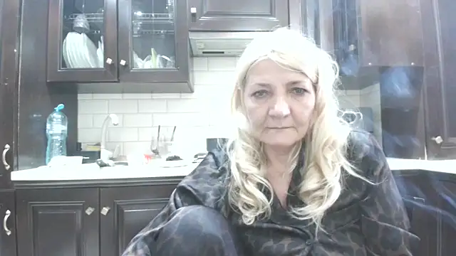 Snapshot of ButterflyBlondie chatting on 06/16/26, 03:31 ButterflyBlondie online show from 06/16/26, 03:31