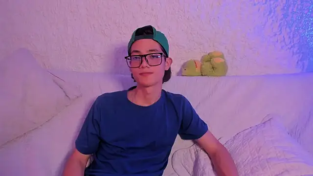 Snapshot of thiago_kinghot chatting on 09/10/25, 07:03 thiago kinghot online show from 09/10/25, 07:03