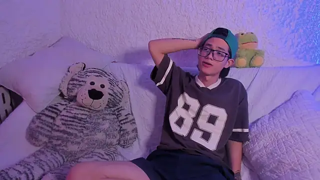 Snapshot of thiago_kinghot chatting on 09/11/25, 07:08 thiago kinghot online show from 09/11/25, 07:08