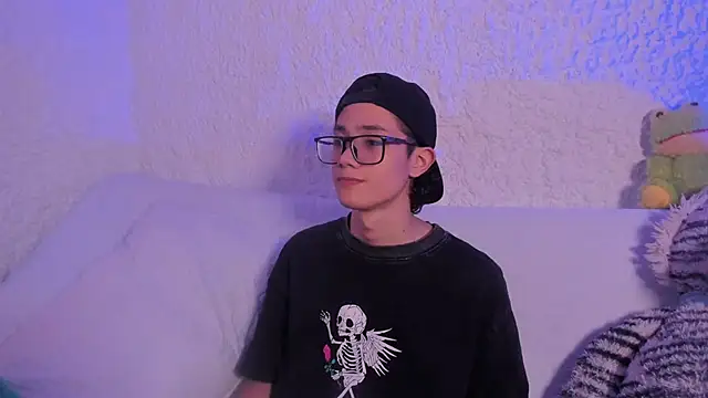 Snapshot of thiago_kinghot chatting on 09/12/25, 04:12 thiago kinghot online show from 09/12/25, 04:12