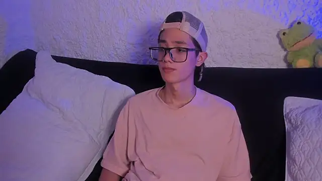 Snapshot of thiago_kinghot chatting on 09/13/25, 07:13 thiago kinghot online show from 09/13/25, 07:13