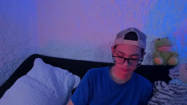 Snapshot of thiago_kinghot chatting on 09/15/25, 05:18 thiago kinghot online show from 09/15/25, 05:18