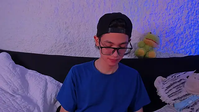 Snapshot of thiago_kinghot chatting on 09/15/25, 05:57 thiago kinghot online show from 09/15/25, 05:57