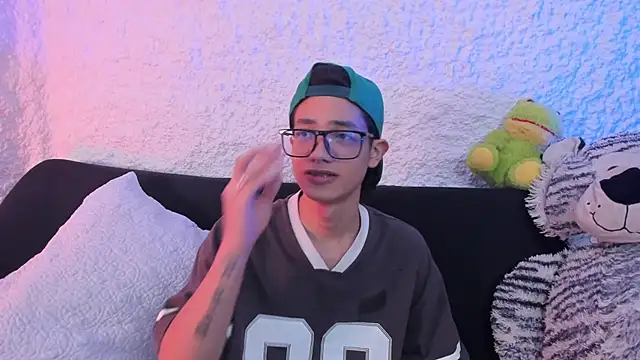 Snapshot of thiago_kinghot chatting on 09/19/25, 05:09 thiago kinghot online show from 09/19/25, 05:09