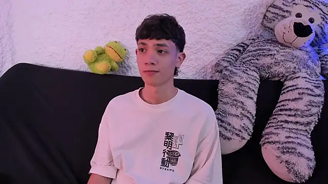 Snapshot of thiago_kinghot chatting on 09/24/25, 03:43 thiago kinghot online show from 09/24/25, 03:43