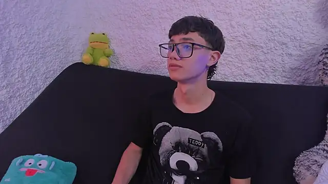 Snapshot of thiago_kinghot chatting on 09/25/25, 05:33 thiago kinghot online show from 09/25/25, 05:33