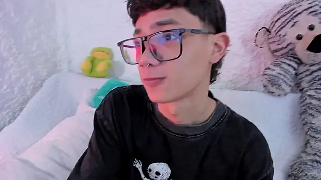 Snapshot of thiago_kinghot chatting on 09/29/25, 05:56 thiago kinghot online show from 09/29/25, 05:56