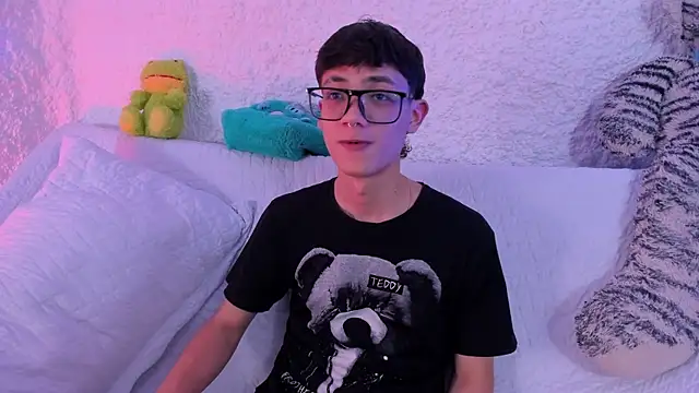 Snapshot of thiago_kinghot chatting on 10/01/25, 04:40 thiago kinghot online show from 10/01/25, 04:40