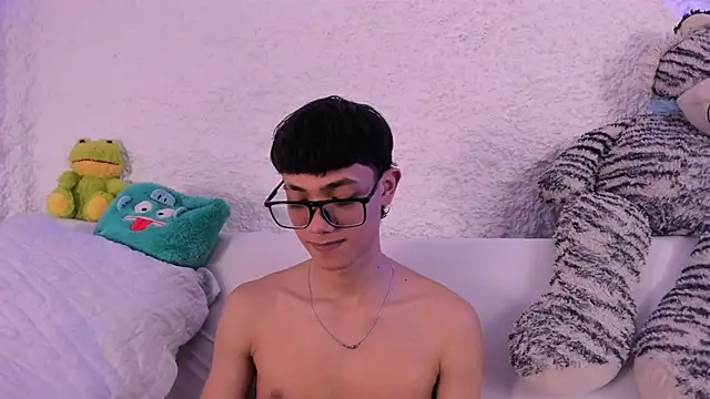 Snapshot of thiago_kinghot chatting on 10/02/25, 05:03 thiago kinghot online show from 10/02/25, 05:03