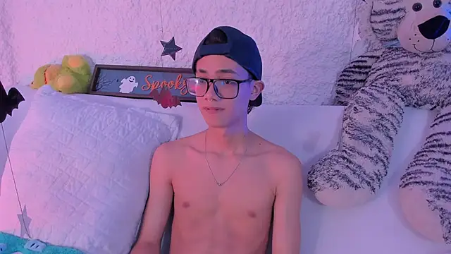 Snapshot of thiago_kinghot chatting on 10/06/25, 06:22 thiago kinghot online show from 10/06/25, 06:22