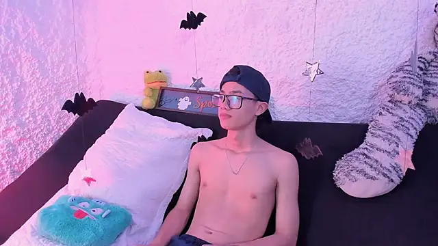 Snapshot of thiago_kinghot chatting on 10/07/25, 12:13 thiago kinghot online show from 10/07/25, 12:13