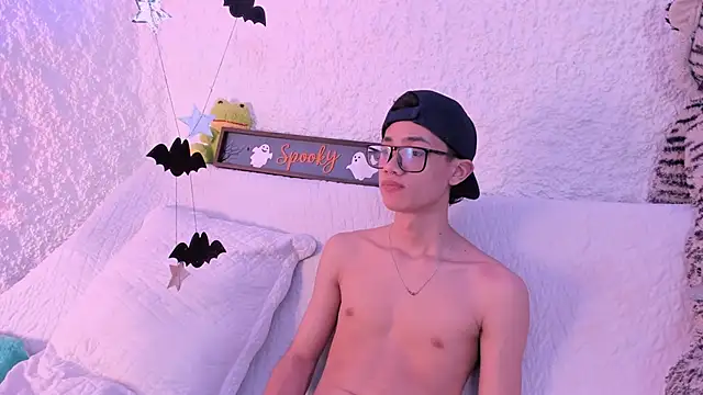 Snapshot of thiago_kinghot chatting on 10/08/25, 12:47 thiago kinghot online show from 10/08/25, 12:47